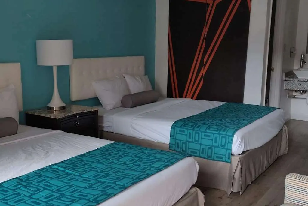 Hotel Howard Johnson By Wyndham Downtown Reno