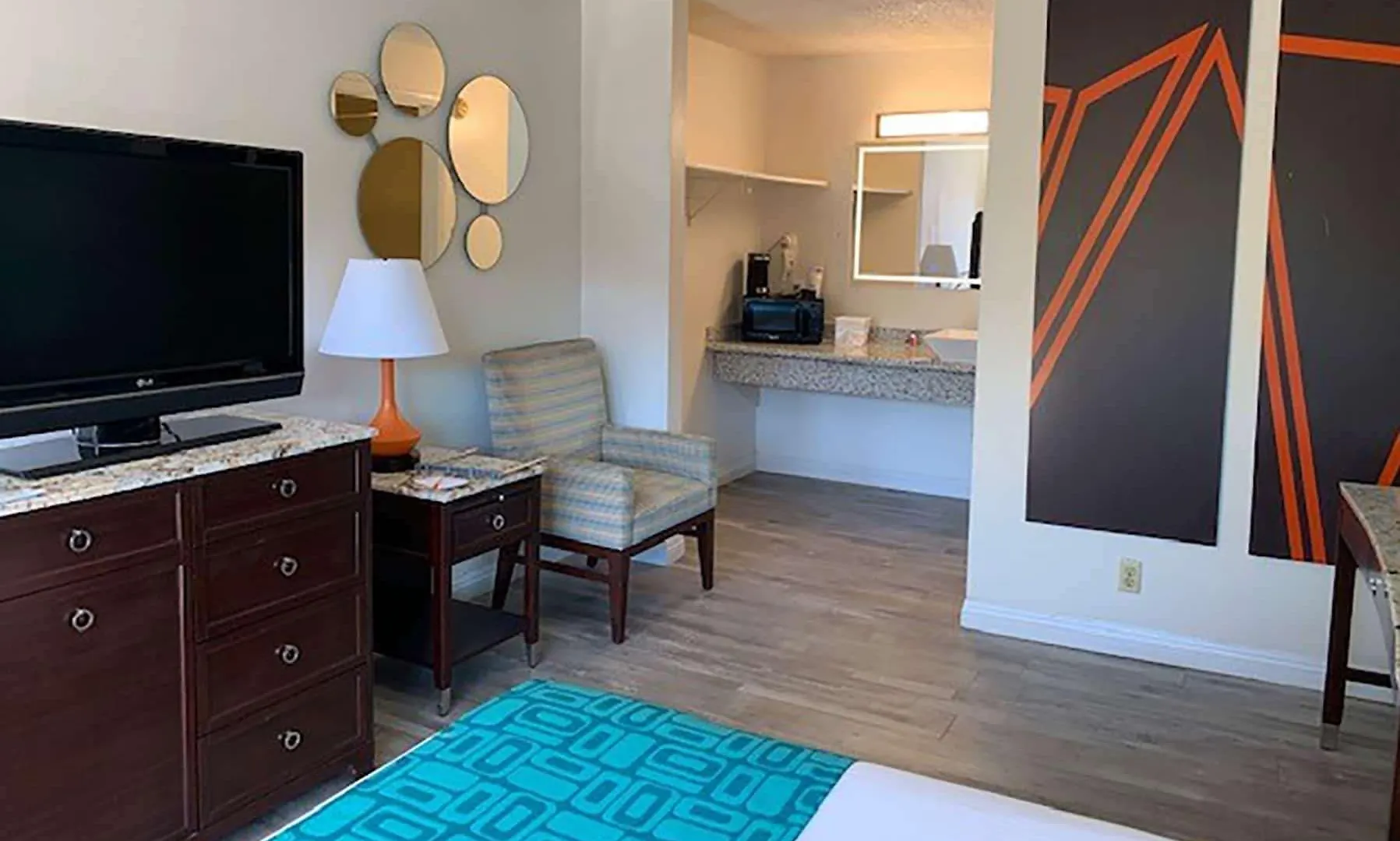 Howard Johnson By Wyndham Downtown Reno Hotel